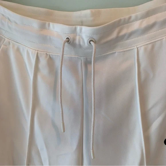 NWT Women’s NIKE Logo Cream Standard Fit Athletic Pants Swoosh Medium M Joggers - Picture 3 of 8
